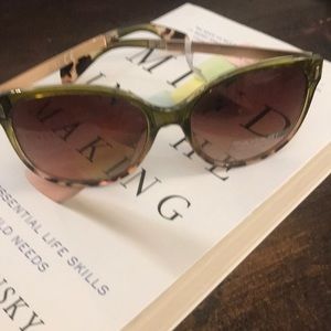 Brand New Tahari sunglasses